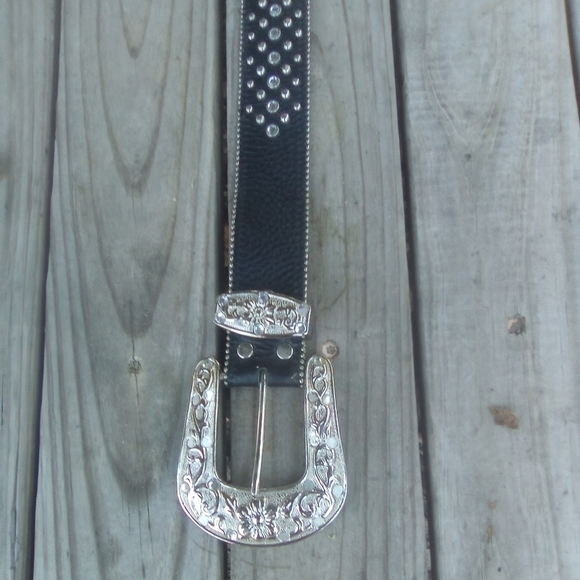 Women's Genuine Italan Leather Studded Black Belt & Belt Buckle Size Large - Picture 3 of 7